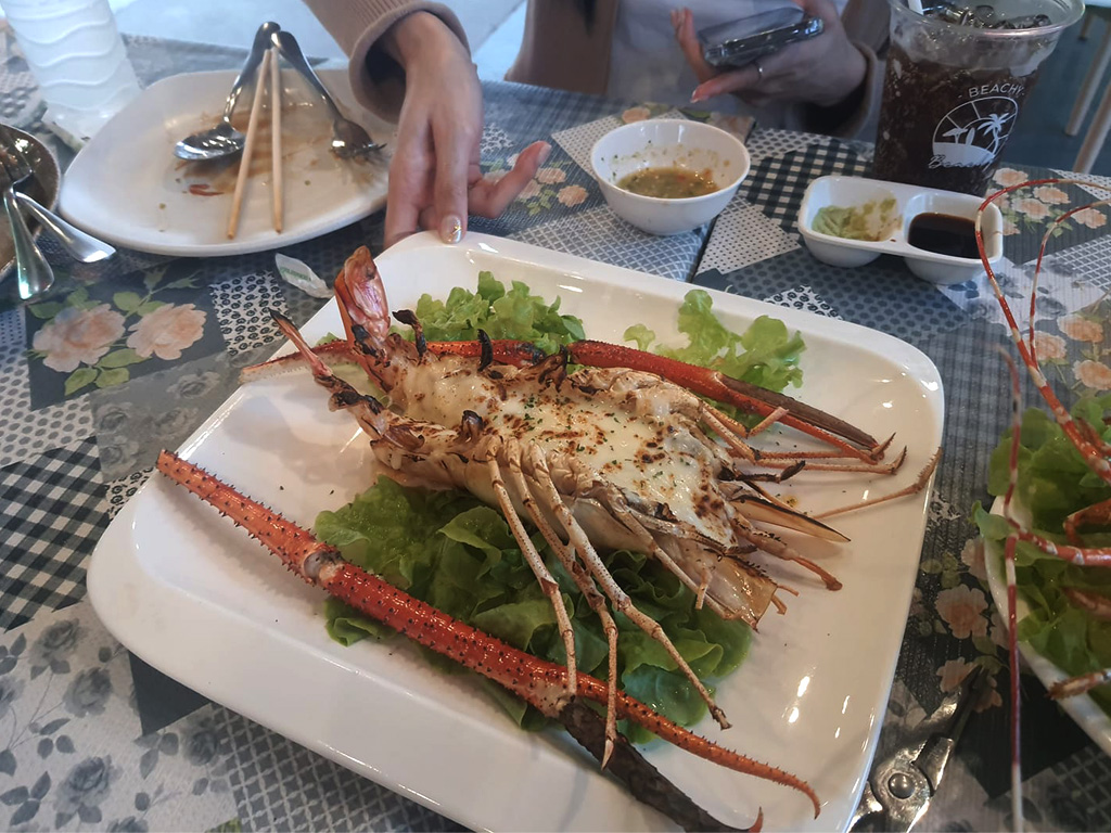 Beachy Cafe Seafood in Bang Khun Thian